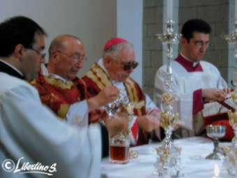 La solenne concelebrazione eucaristica  stata presieduta dal Vescovo della Diocesi di Mileto -Nicotera-Tropea 
S. E. Mons. Domenico Cortese (foto Salvatore Libertino)