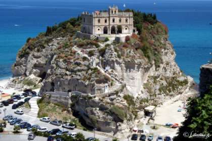 Il famoso santuario benedettino della Madonna dell'isola