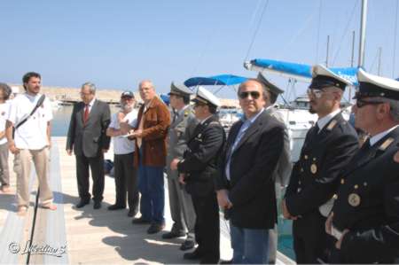 A Tropea la barca a vela Martinez... Impunito