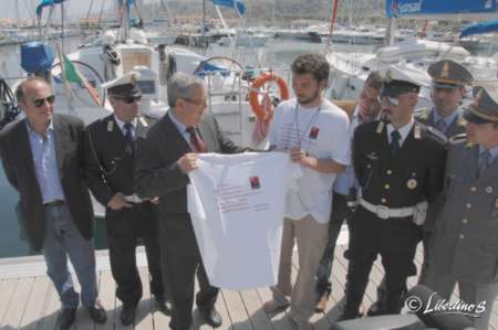 A Tropea la barca a vela Martinez... Impunito