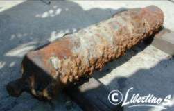 Il cannone ritrovato nei fondali di Tropea (foto Salvatore Libertino)
