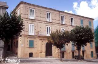 Palazzo Toraldo Scattaretica in Piazza Galluppi (foto Salvatore Libertino)