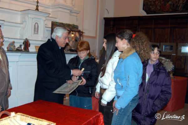 Don Ignazio Toraldo con i ragazzi della 3 C