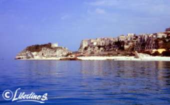 Tropea vista dal mare (foto Francesco Libertino)