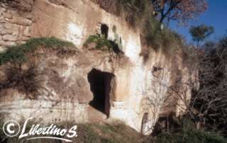 Zungri - Case-grotte (foto Salvatore Libertino)