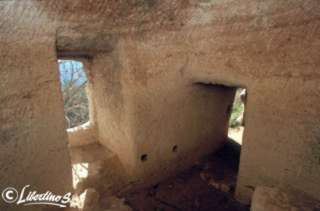 Zungri - Interno case-grotte (foto Salvatore Libertino)